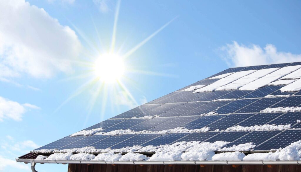 La nieve mejora la eficiencia de los paneles solares
